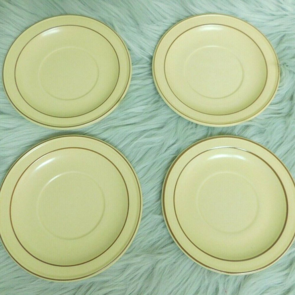 Lot of 4 Vintage Pfaltzgraff Village‎ Dish Saucers Plate